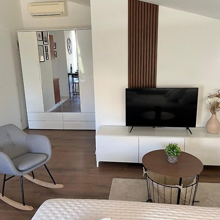 Studio Apartment Elena Zadar Exteriör bild